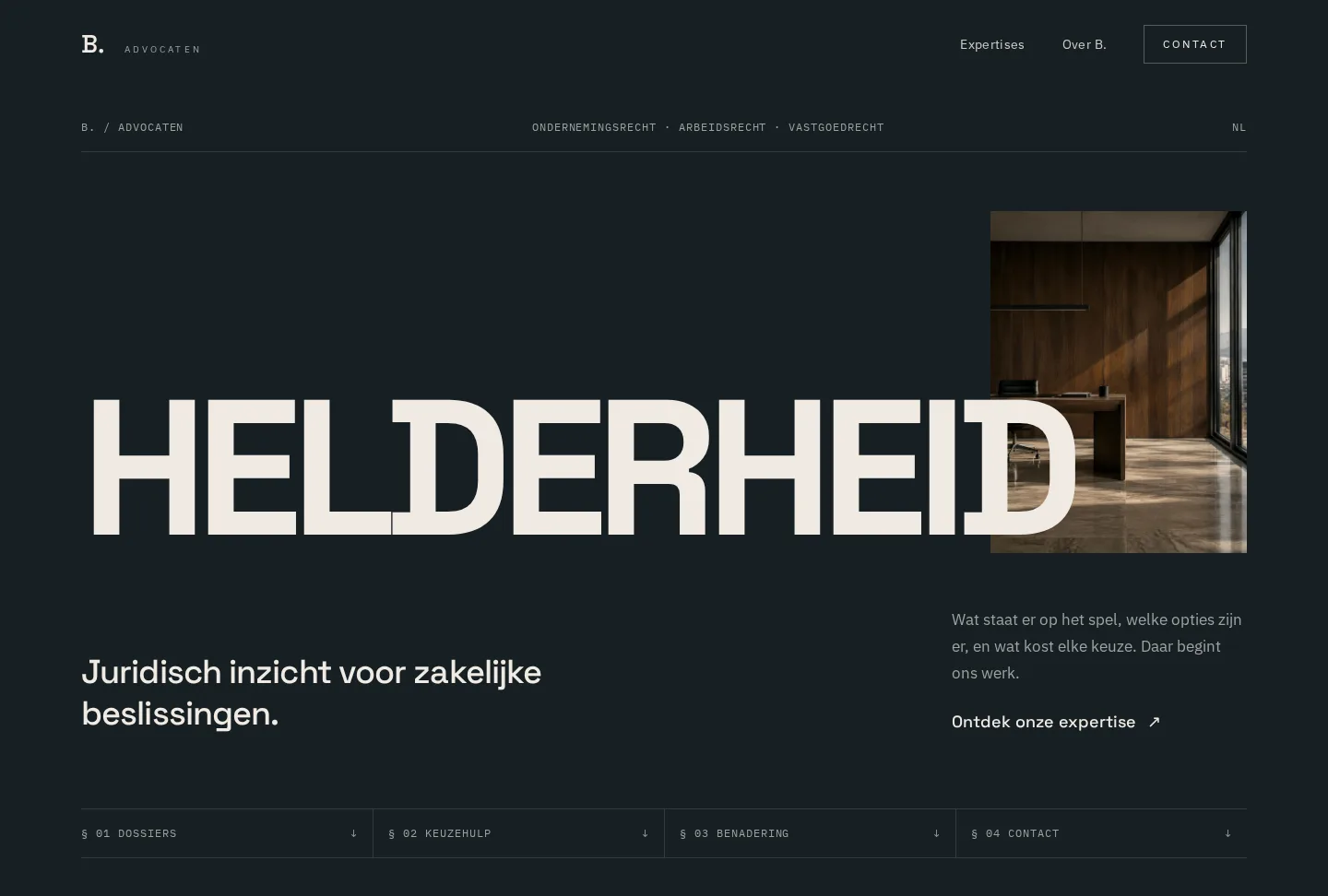 Homepage van B. Advocaten met de grote headline HELDERHEID op donkere achtergrond